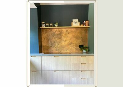 aged brass splashback